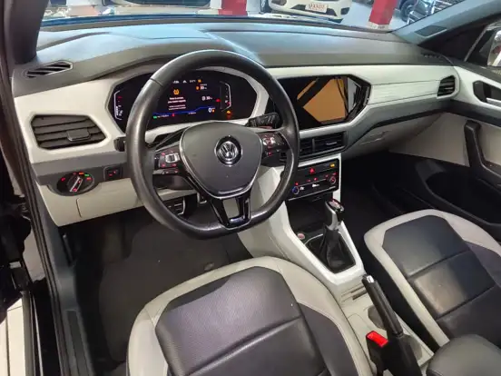 VOLKSWAGEN-T-CROSS-2021
