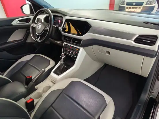 VOLKSWAGEN-T-CROSS-2021