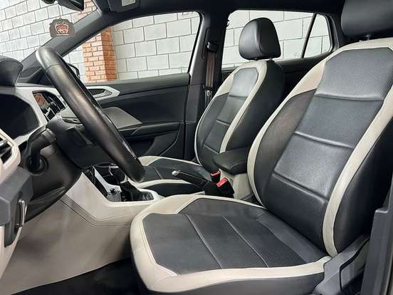 VOLKSWAGEN-T-CROSS-2020