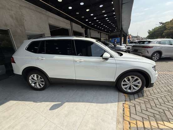 VOLKSWAGEN-TIGUAN-2018