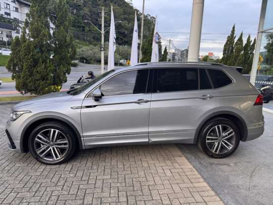 VOLKSWAGEN-TIGUAN-2.0 300 TSI GASOLINA ALLSPACE R-LINE AUTOMÁTICO VOLKSWAGEN-TIGUAN-2024