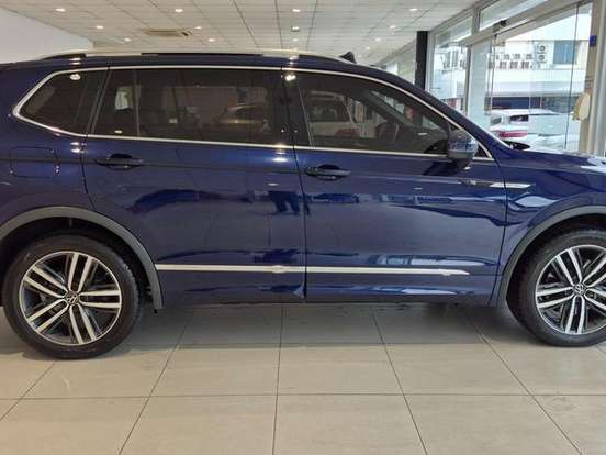 VOLKSWAGEN-TIGUAN-2.0 300 TSI GASOLINA ALLSPACE R-LINE AUTOMÁTICO VOLKSWAGEN-TIGUAN-2024
