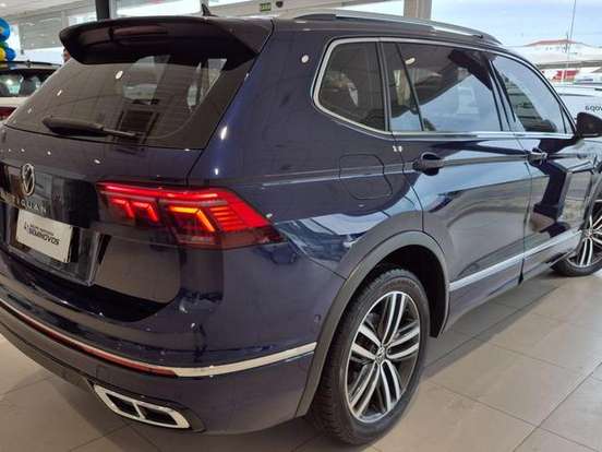 VOLKSWAGEN-TIGUAN-2.0 300 TSI GASOLINA ALLSPACE R-LINE AUTOMÁTICO VOLKSWAGEN-TIGUAN-2024