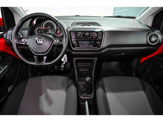 VOLKSWAGEN-UP-2017
