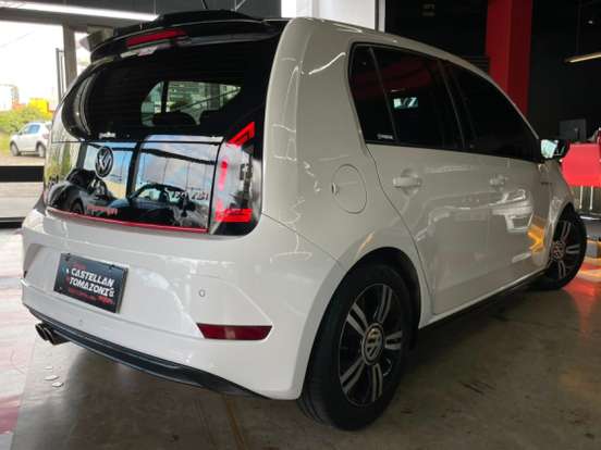 VOLKSWAGEN-UP-2018