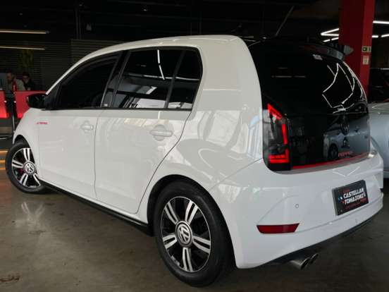 VOLKSWAGEN-UP-2018