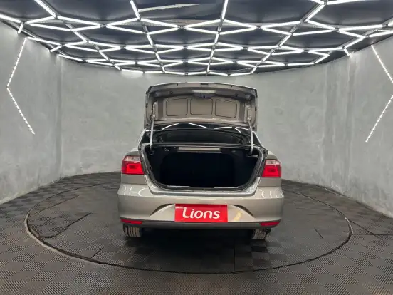 VOLKSWAGEN-VOYAGE-2018