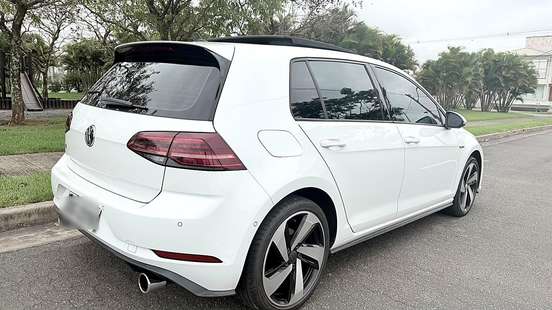 VOLKSWAGEN-GOLF-2019