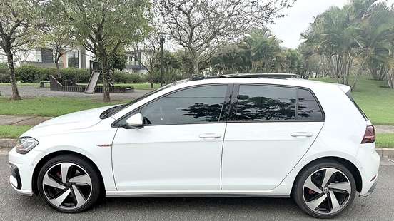 VOLKSWAGEN-GOLF-2019