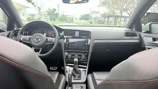 VOLKSWAGEN-GOLF-2019
