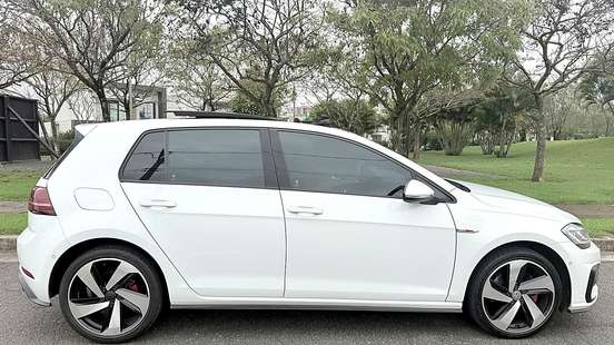 VOLKSWAGEN-GOLF-2019