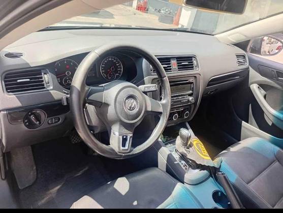 VOLKSWAGEN JETTA 2.0 COMFORTLINE FLEX 4P TIPTRONIC
