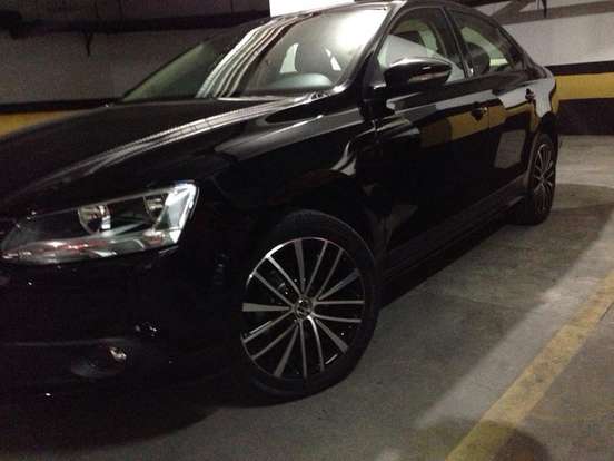 VOLKSWAGEN-JETTA-2012