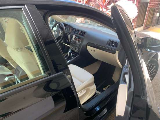 VOLKSWAGEN-JETTA-2.0 COMFORTLINE FLEX 4P TIPTRONIC VOLKSWAGEN-JETTA-2012