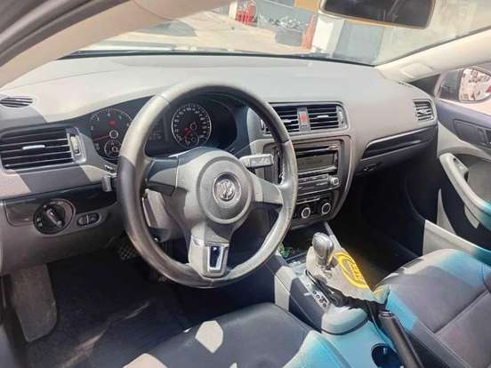 VOLKSWAGEN-JETTA-2.0 COMFORTLINE FLEX 4P TIPTRONIC VOLKSWAGEN-JETTA-2012