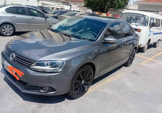 VOLKSWAGEN-JETTA-2012