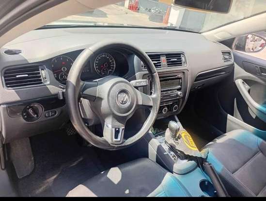 VOLKSWAGEN-JETTA-2012