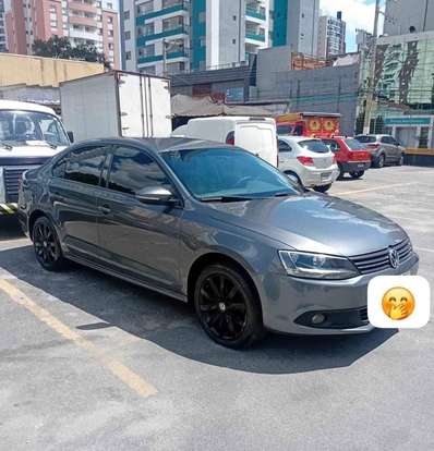 VOLKSWAGEN-JETTA-2012