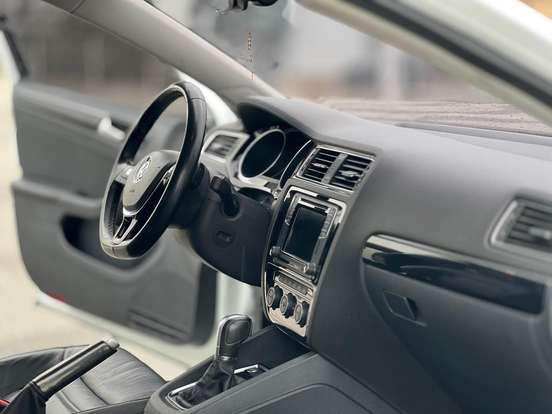 VOLKSWAGEN-JETTA-2017