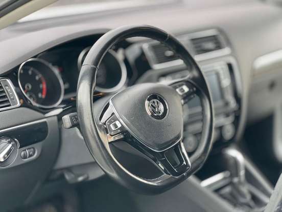 VOLKSWAGEN-JETTA-2017