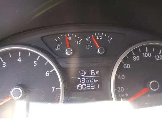 VOLKSWAGEN-VOYAGE-1.0 MI 8V FLEX 4P MANUAL VOLKSWAGEN-VOYAGE-2010