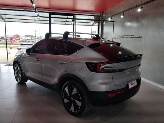 VOLVO-C40-2023