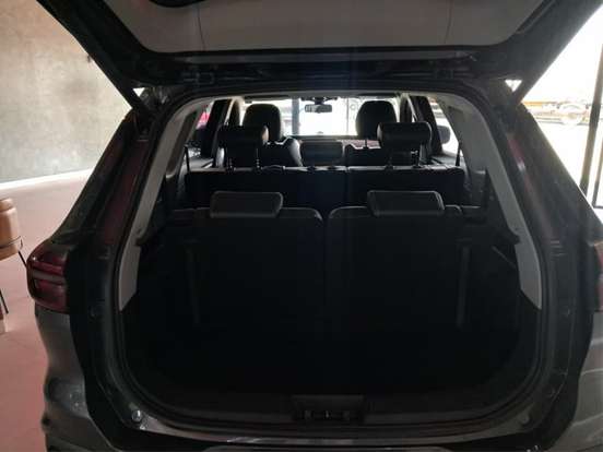 VOLVO-C40-2023