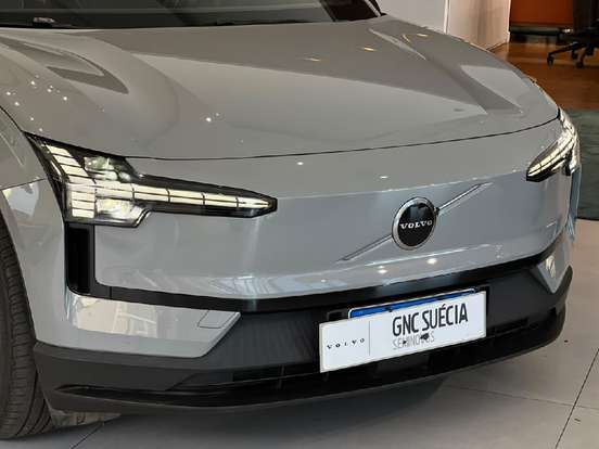 VOLVO-EX30-2024