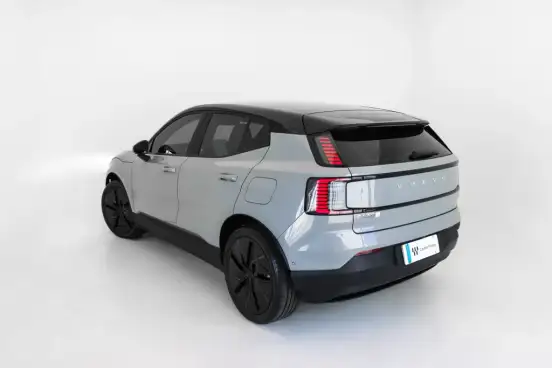 VOLVO-EX30-2025