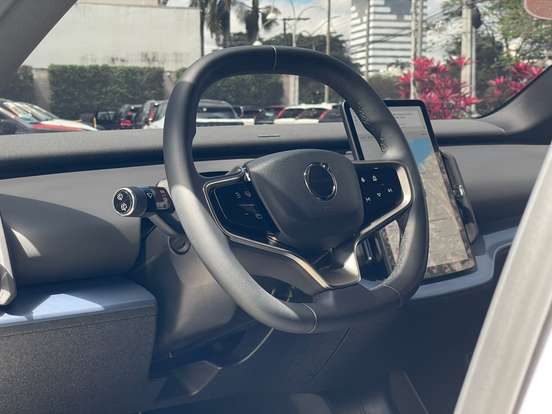 VOLVO-EX30-2024