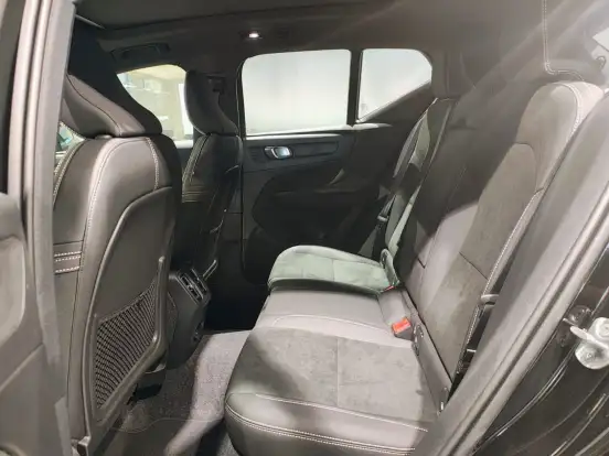 VOLVO-EX40-2026