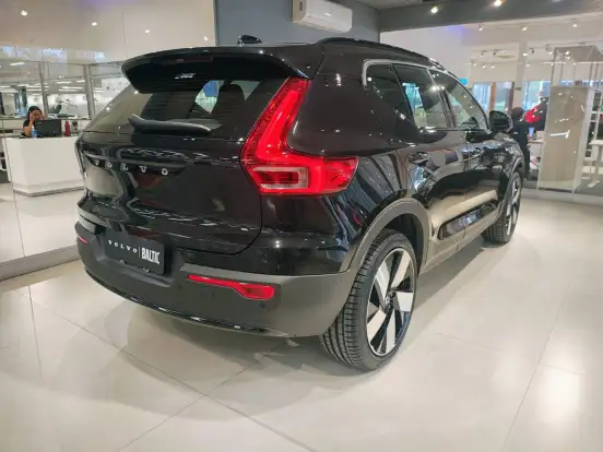 VOLVO-EX40-2026