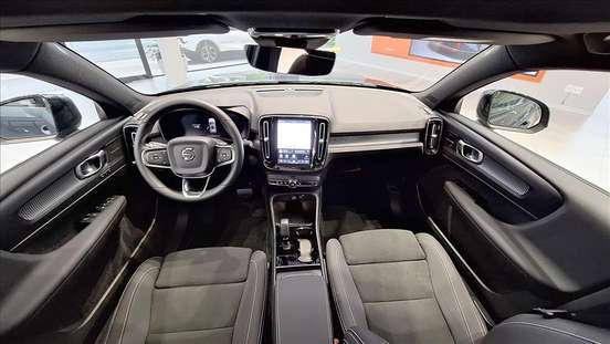 VOLVO-EX40-2026