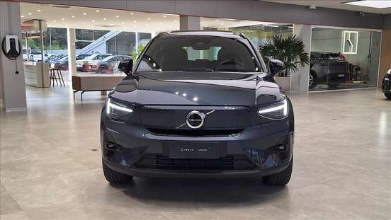 VOLVO-EX40-2026