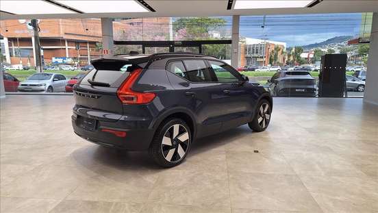 VOLVO-EX40-2026