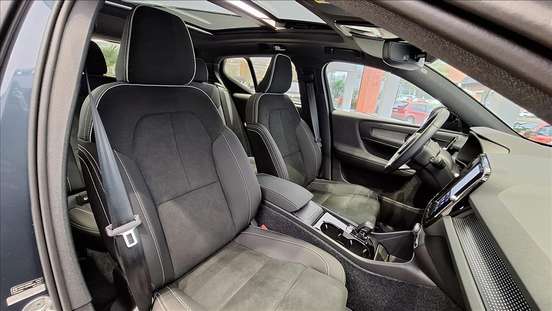 VOLVO-EX40-2026
