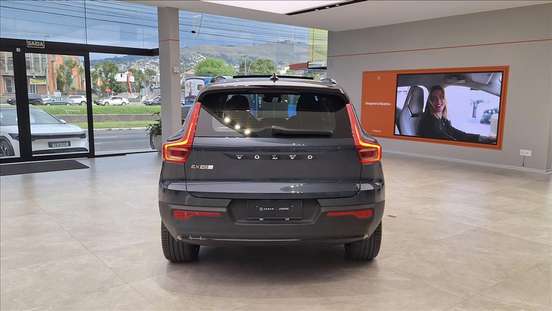 VOLVO-EX40-2026