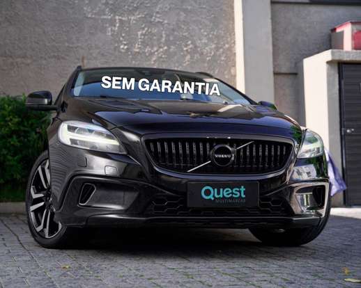 VOLVO-V40-2017
