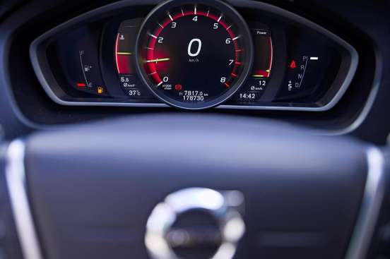 VOLVO-V40-2.0 T4 CROSS COUNTRY GASOLINA 4P AUTOMÁTICO VOLVO-V40-2017