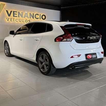 VOLVO-V40-2.0 T4 DYNAMIC TURBO GASOLINA 4P AUTOMÁTICO VOLVO-V40-2013