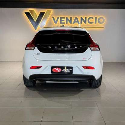 VOLVO-V40-2013