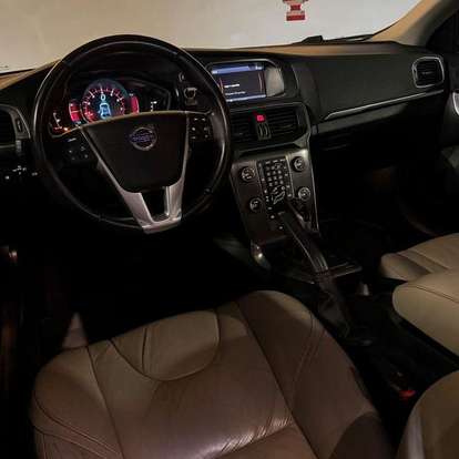 VOLVO-V40-2013