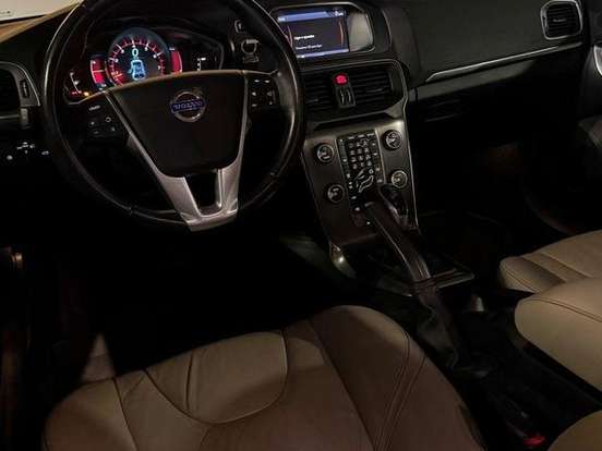 VOLVO-V40-2.0 T4 DYNAMIC TURBO GASOLINA 4P AUTOMÁTICO VOLVO-V40-2013