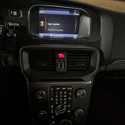 VOLVO-V40-2013