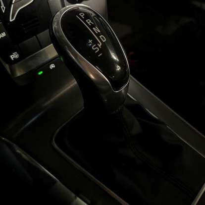 VOLVO-V40-2013