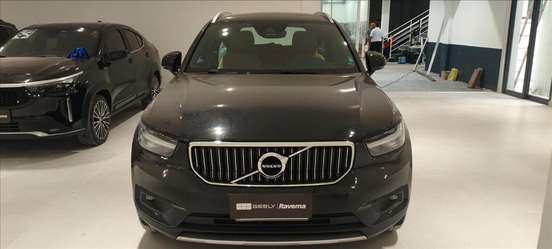 VOLVO-XC40-2021