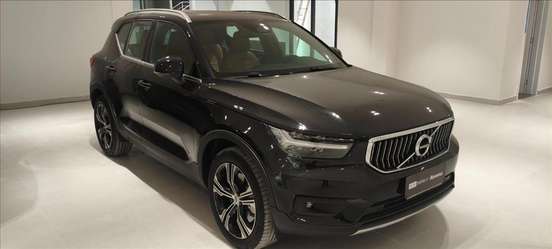 VOLVO-XC40-2021