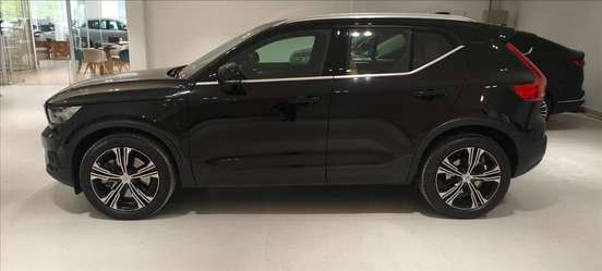 VOLVO-XC40-2021