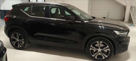 VOLVO-XC40-2021