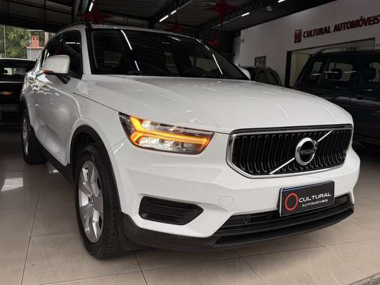VOLVO-XC40-2018